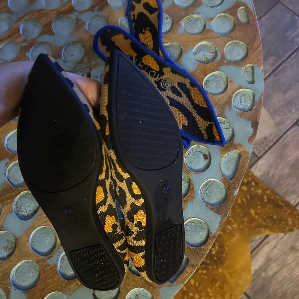 Leopard Rothys 🎀 - Picture 2 of 3